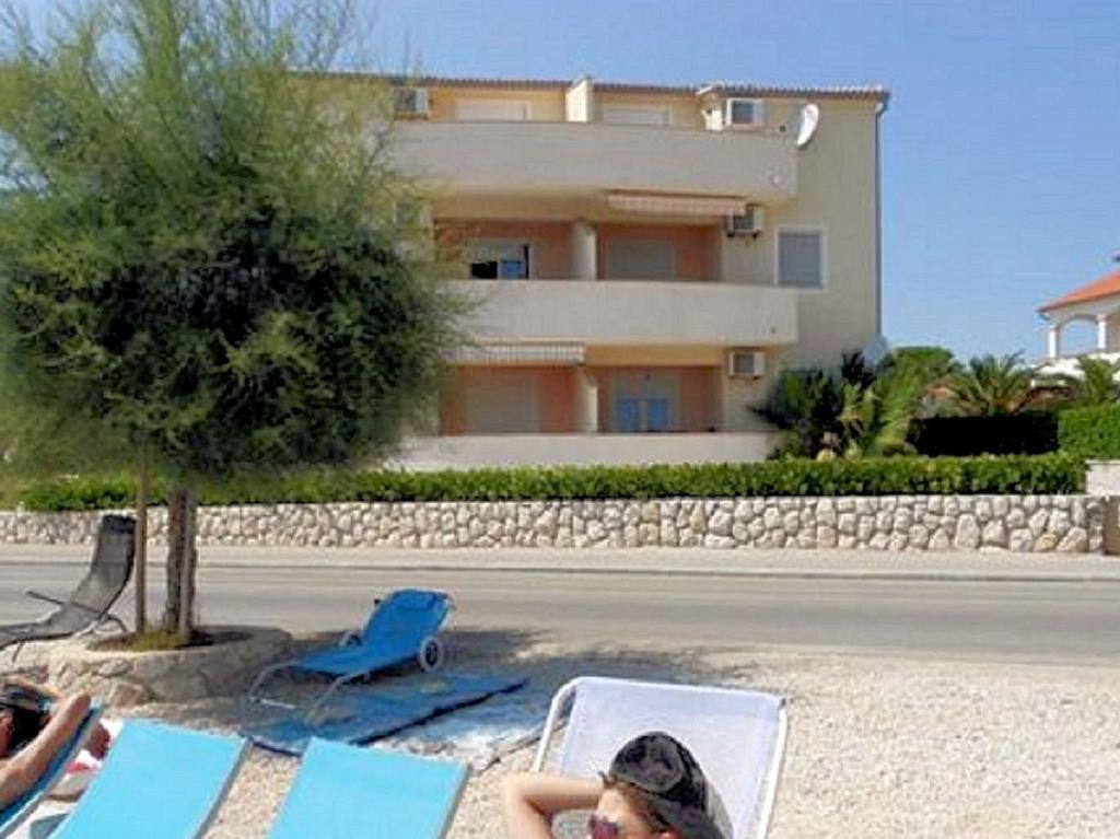 Beach Home Noemie Vir Extérieur photo