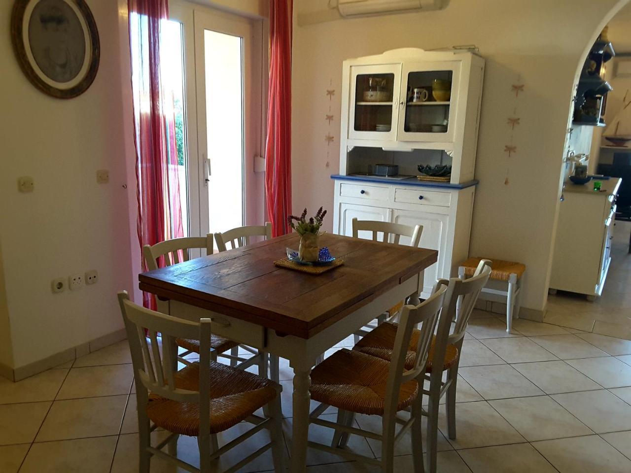 Beach Home Noemie Vir Extérieur photo